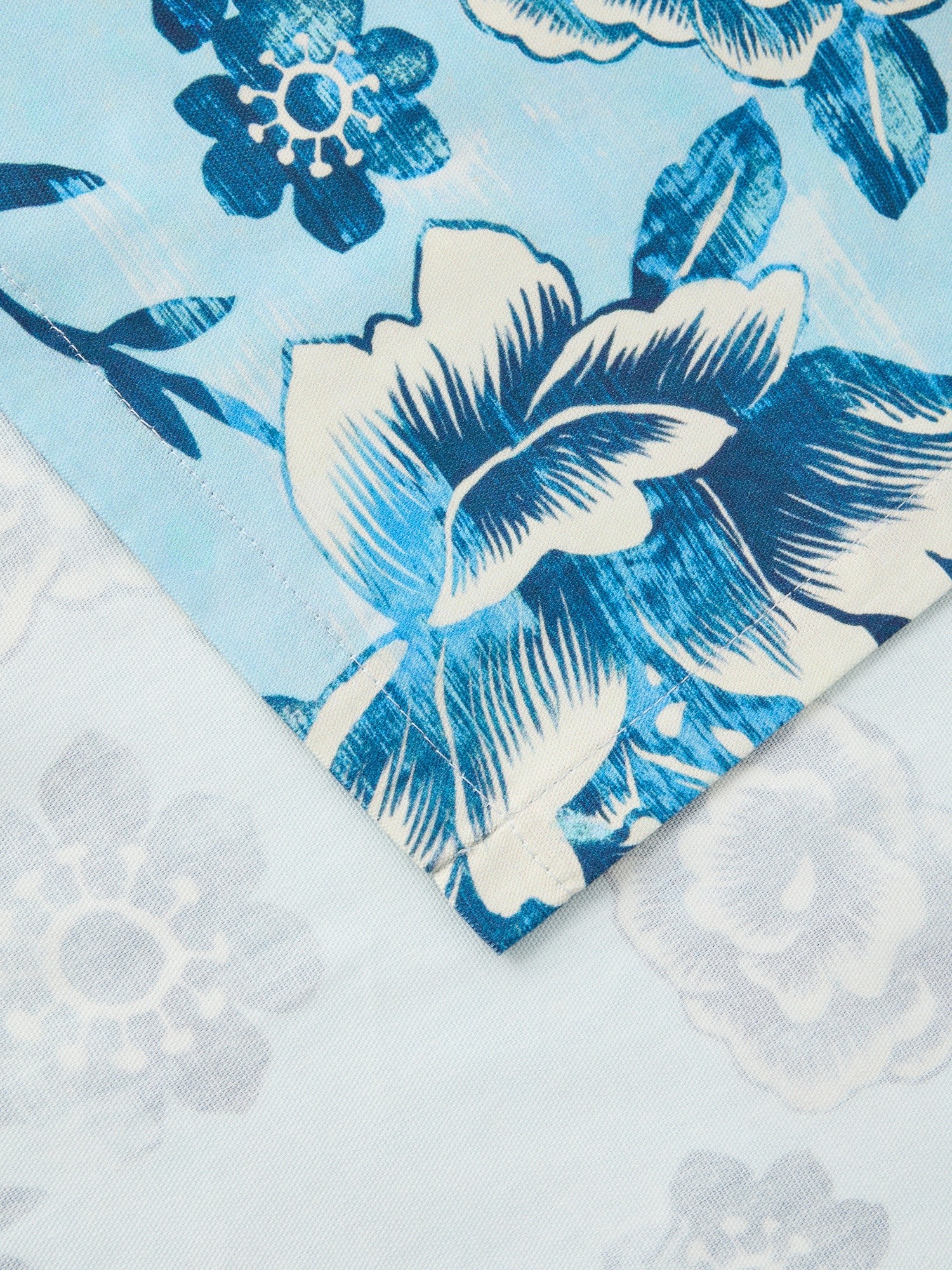 , Blue, large image number 1