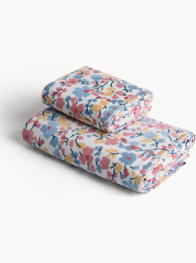 Cotton velour towel with floral pattern