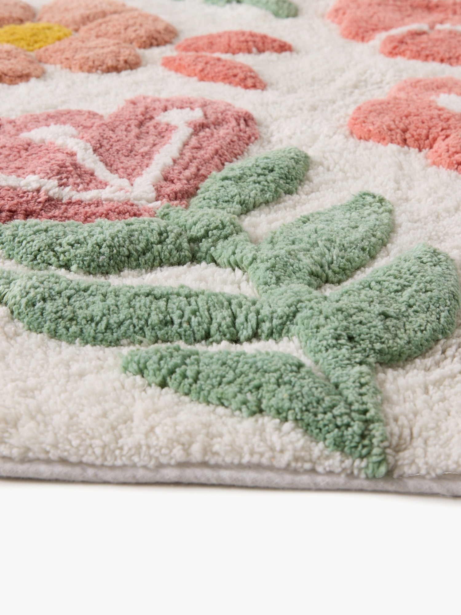 Shaped tufted cotton bath mat, Multicolor, large image number 1