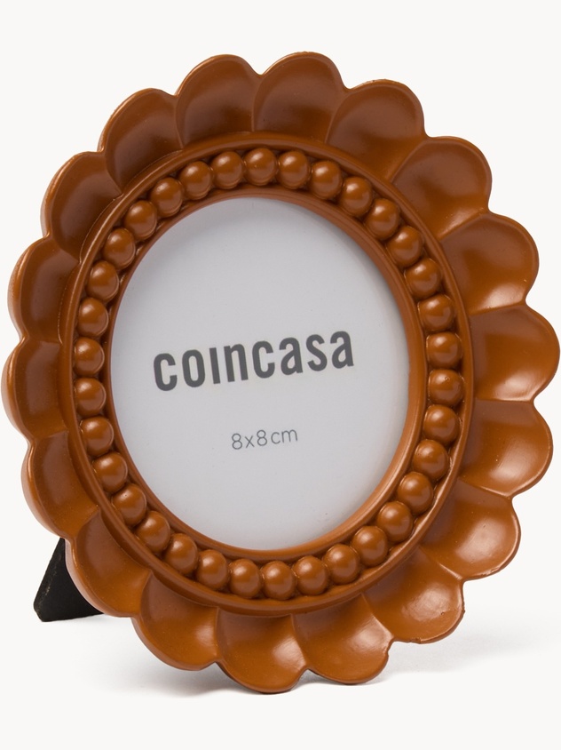 Photo frame with petal frame