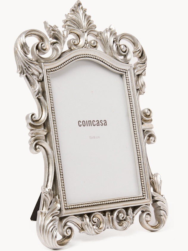 Hand-finished photo frame with baroque motif