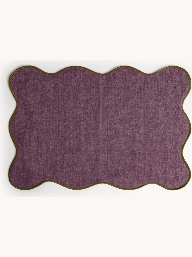 Tovaglietta in cotone con bordi smerlati e overlock