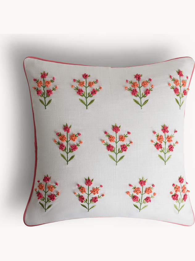 45x45 cm cushion with floral embroidery