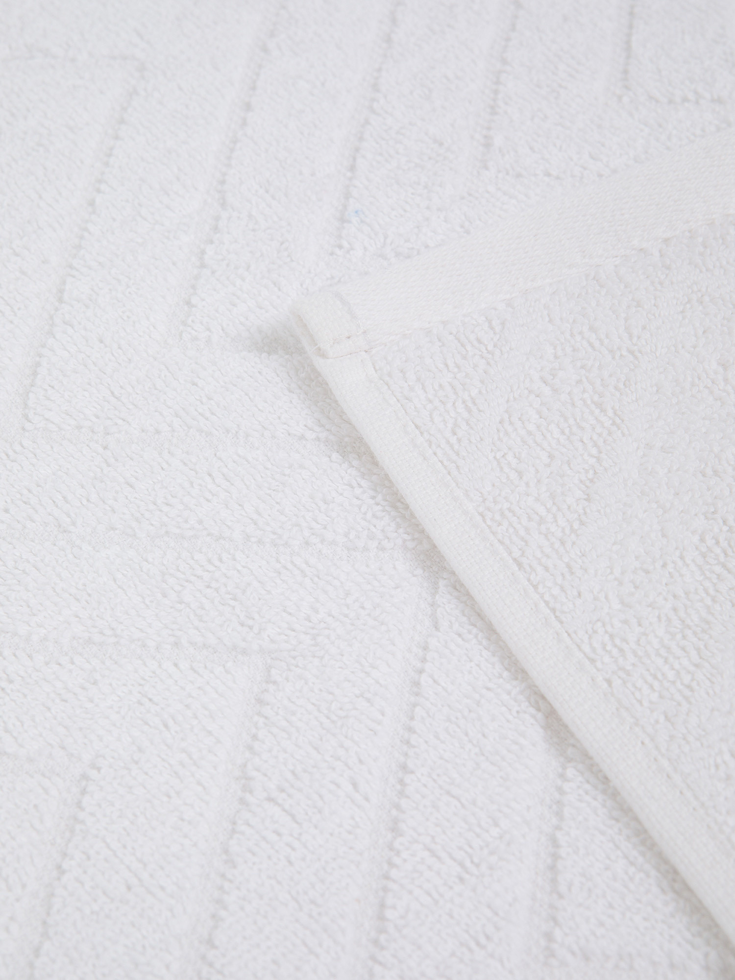 Cotton terry towel with Jacquard design, White, large image number 2