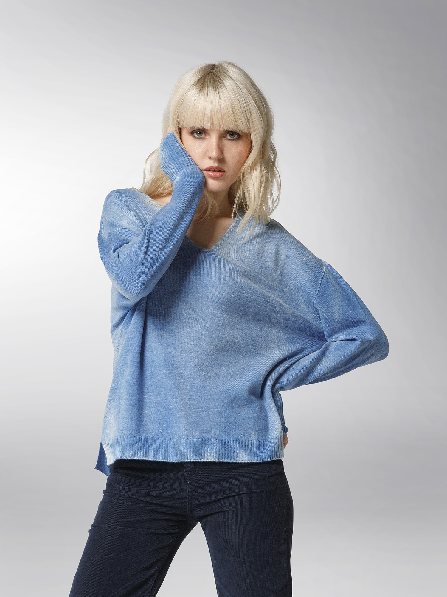 K Collection - V-neck sweater in extrafine wool, Blue, large image number 3