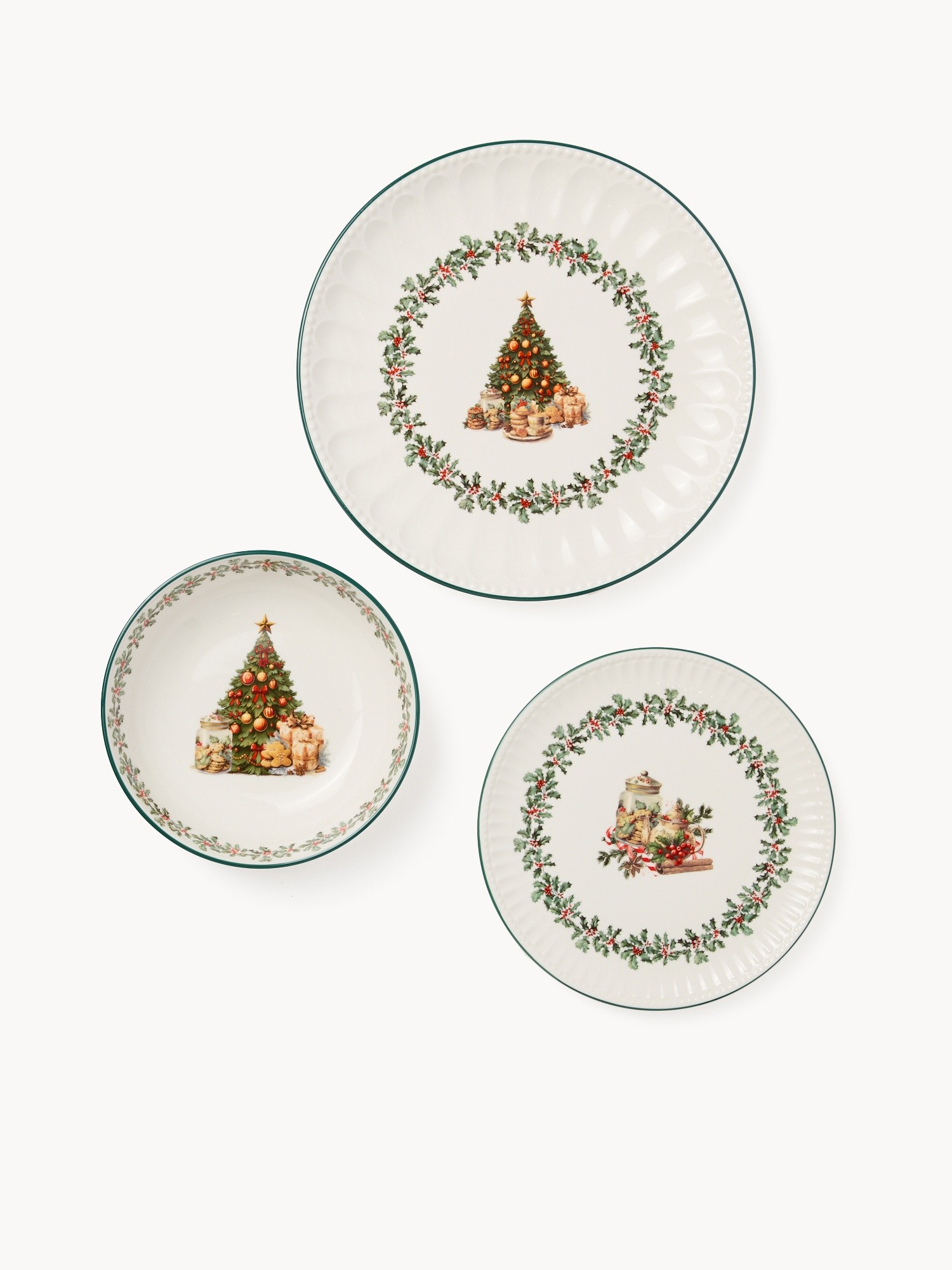 Set of 12 porcelain plates with a Christmas motif, Multicolor, large image number 1