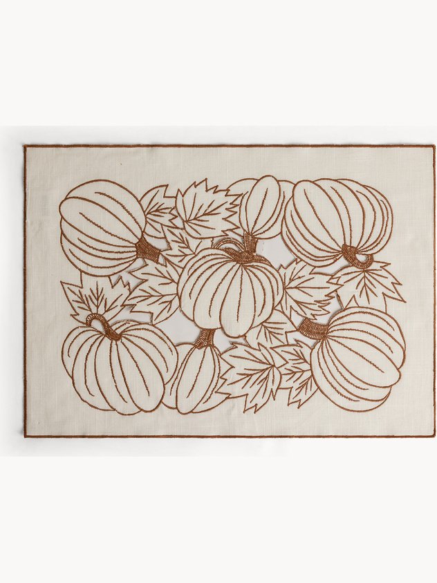 Pure cotton placemat with pumpkin-shaped embroidery