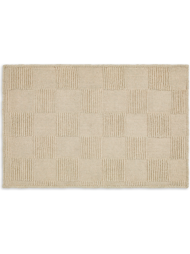 120x180 cm carpet with geometric pattern.