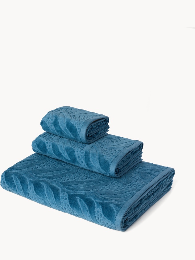 Cotton velour towels with a jacquard leaf motif