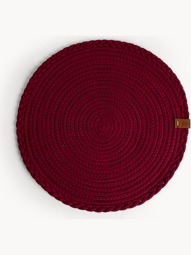 Placemat with rope edge
