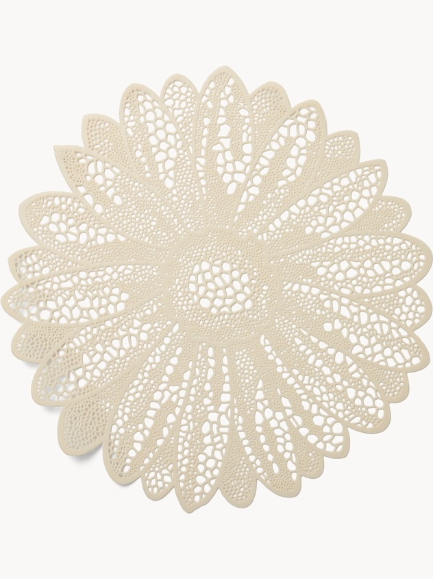 Plastic placemat with flower motif