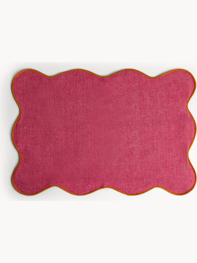 Cotton Placemat with Scalloped Edges and Overlock