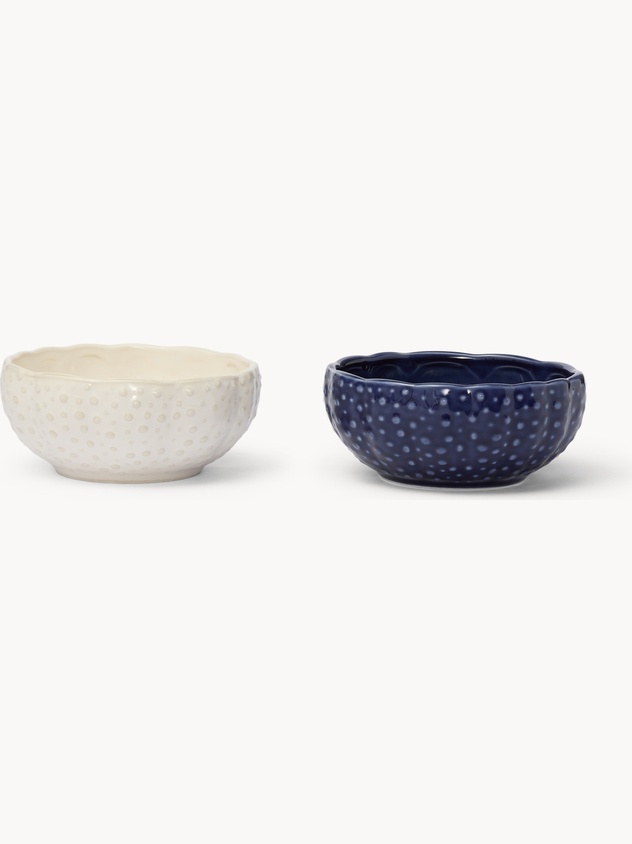 Porcelain bowl with shell effect