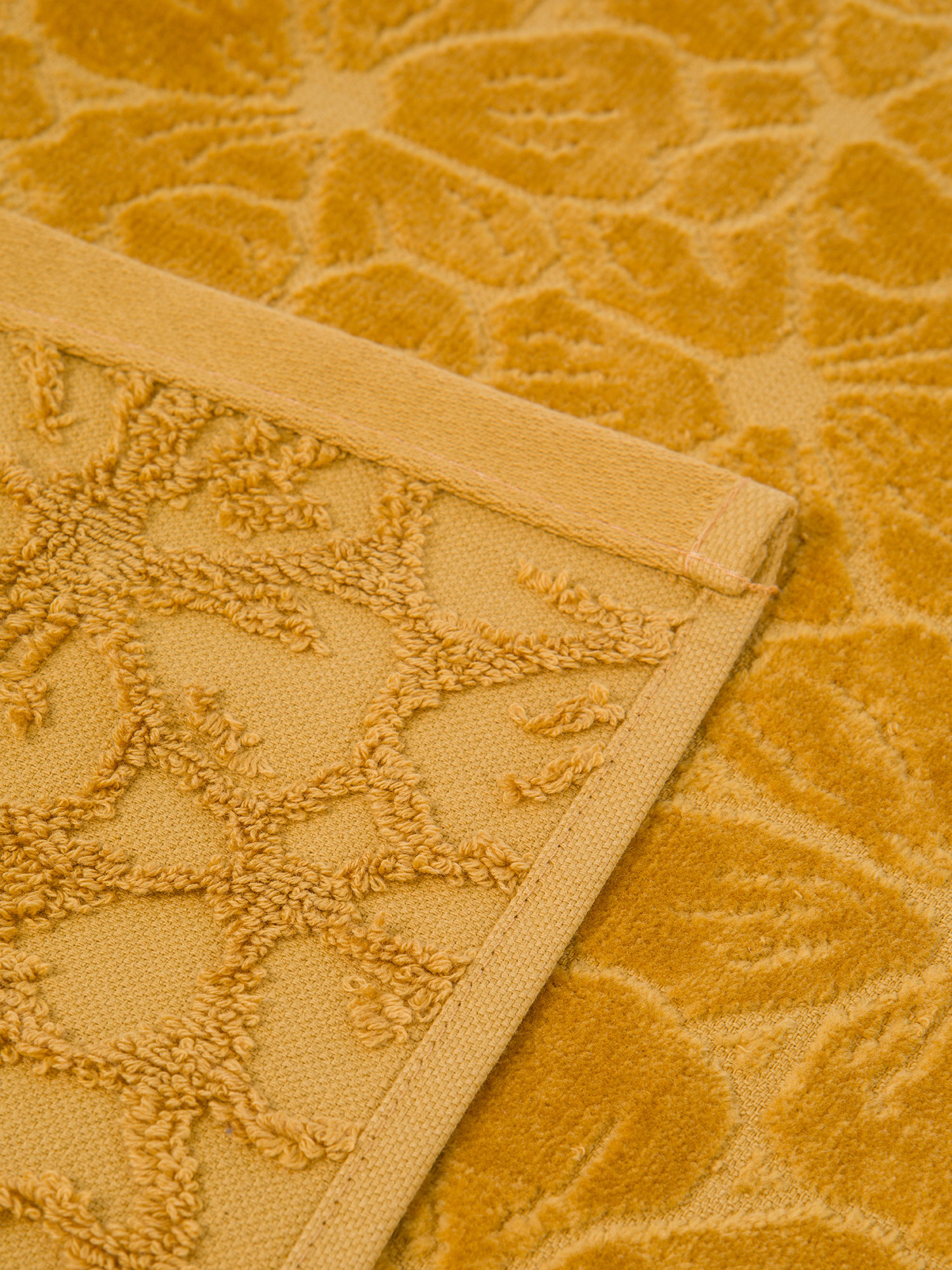 Asciugamano in velour di cotone con lavorazione fiori a rilievo, Giallo ocra, large image number 2
