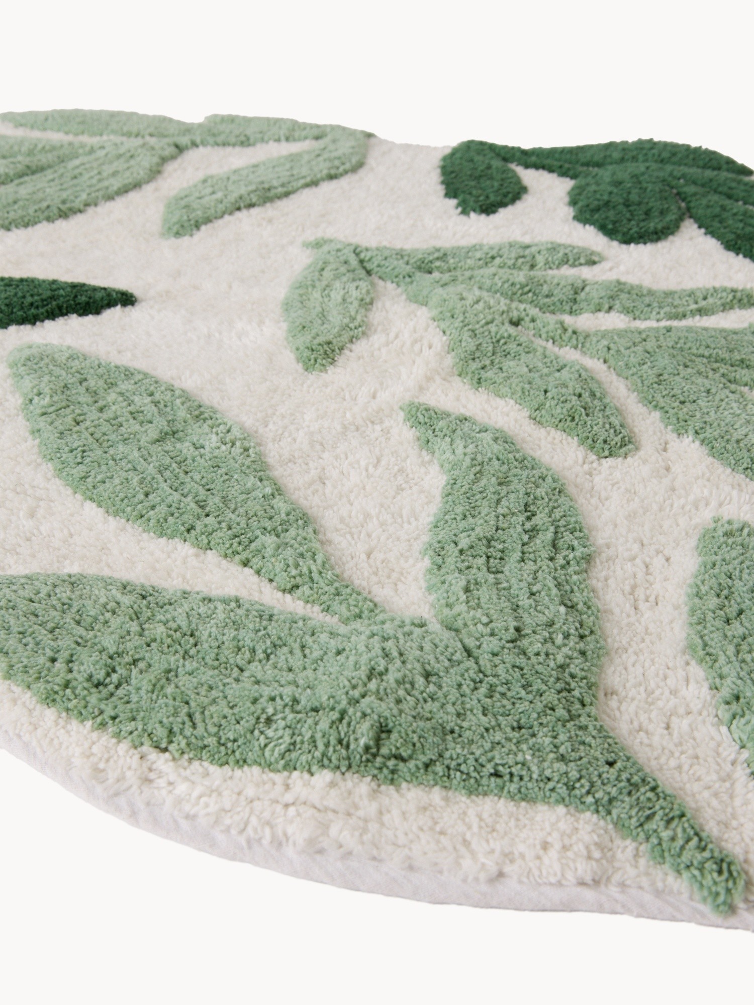 Shaped tufted cotton bath mat, Green, large image number 1