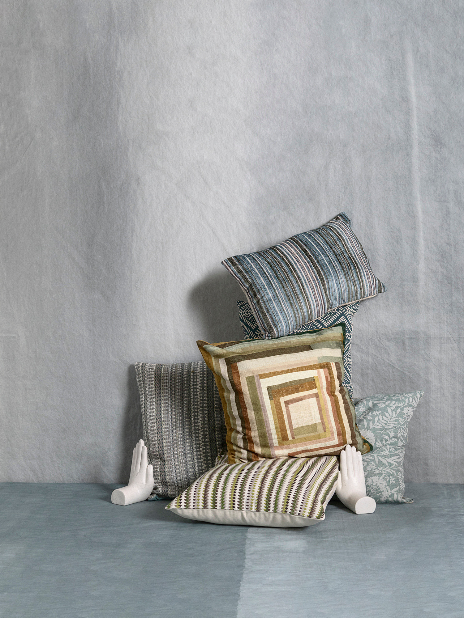 Cotton and linen jacquard cushion with floral motif 45x45cm, Grey, large image number 3