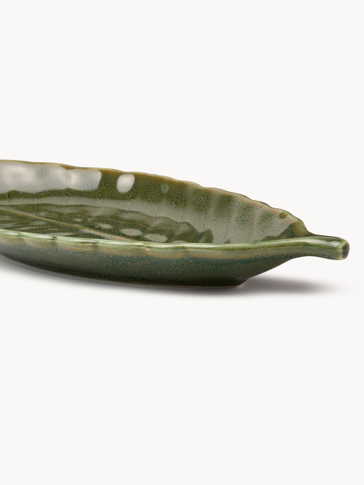 Decorative porcelain leaf plate, Green, large image number 1