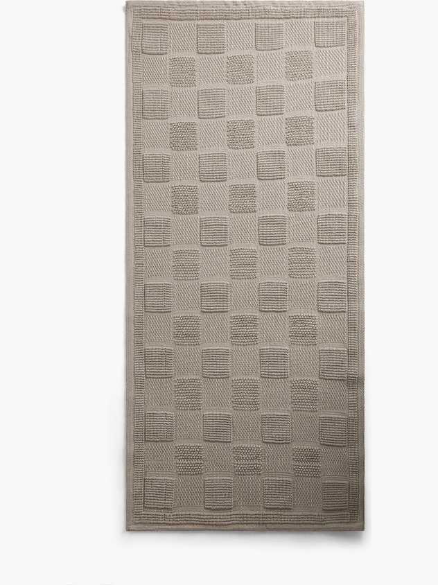 Solid color bath mat