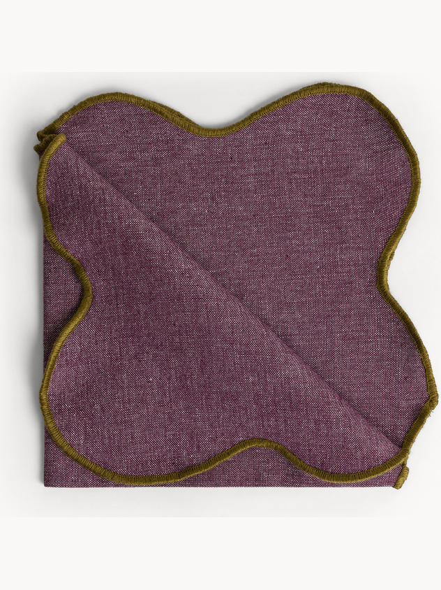 Cotton Napkin with Scalloped Edges and Overlock