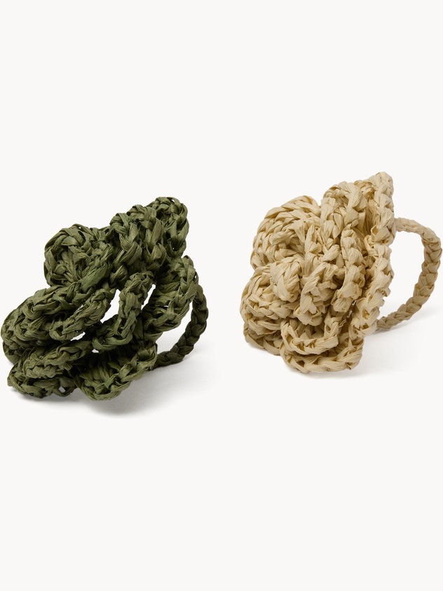 Flower-shaped napkin ring in textile paper