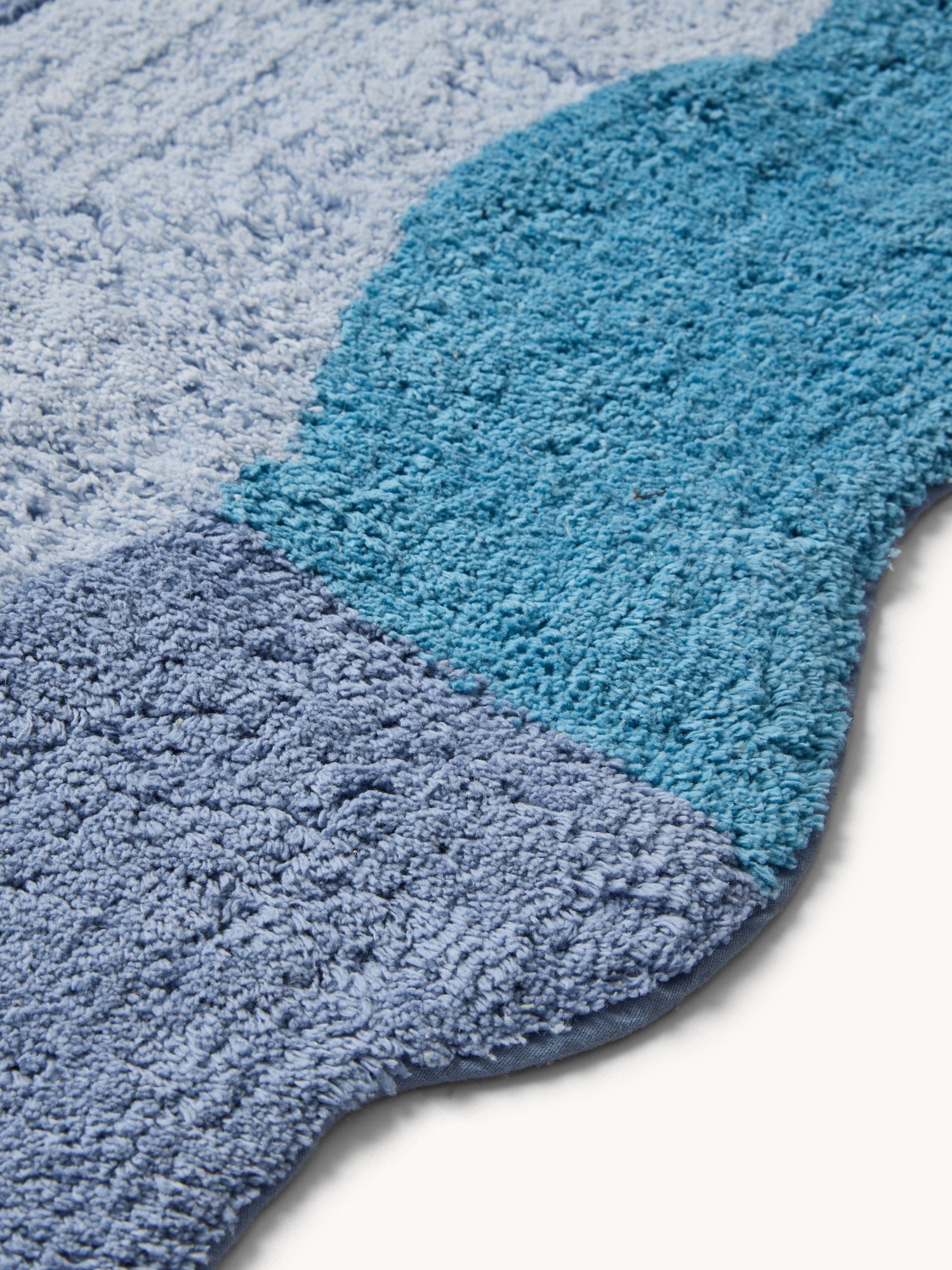 Tufted cotton bath mat with wavy edge, Light Blue, large image number 1