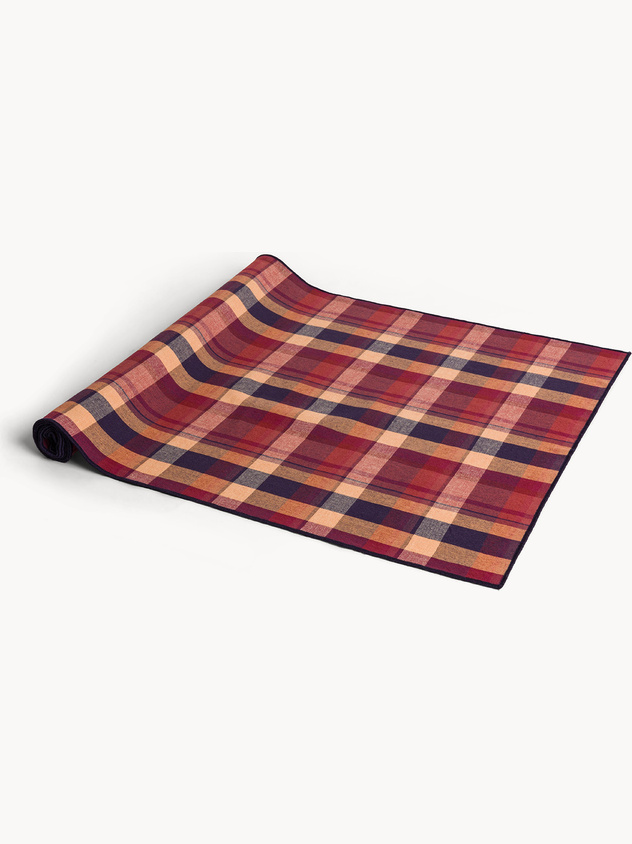 Checkered table runner in dyed cotton