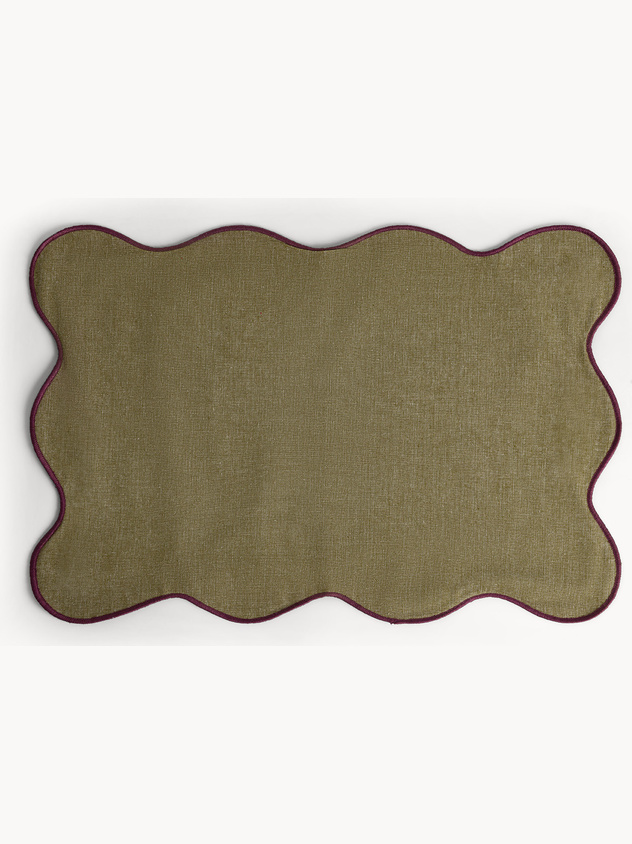 Tovaglietta in cotone con bordi smerlati e overlock