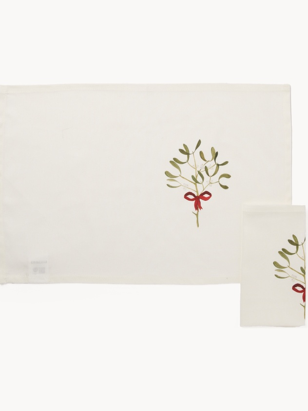 Pure cotton napkin and placemat set with a mistletoe print