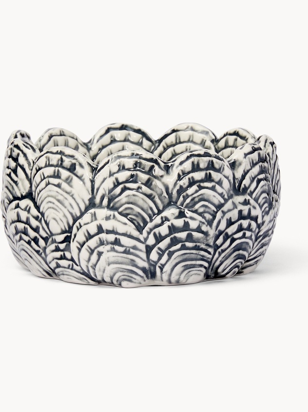 Coppa in ceramica dettaglio ostriche