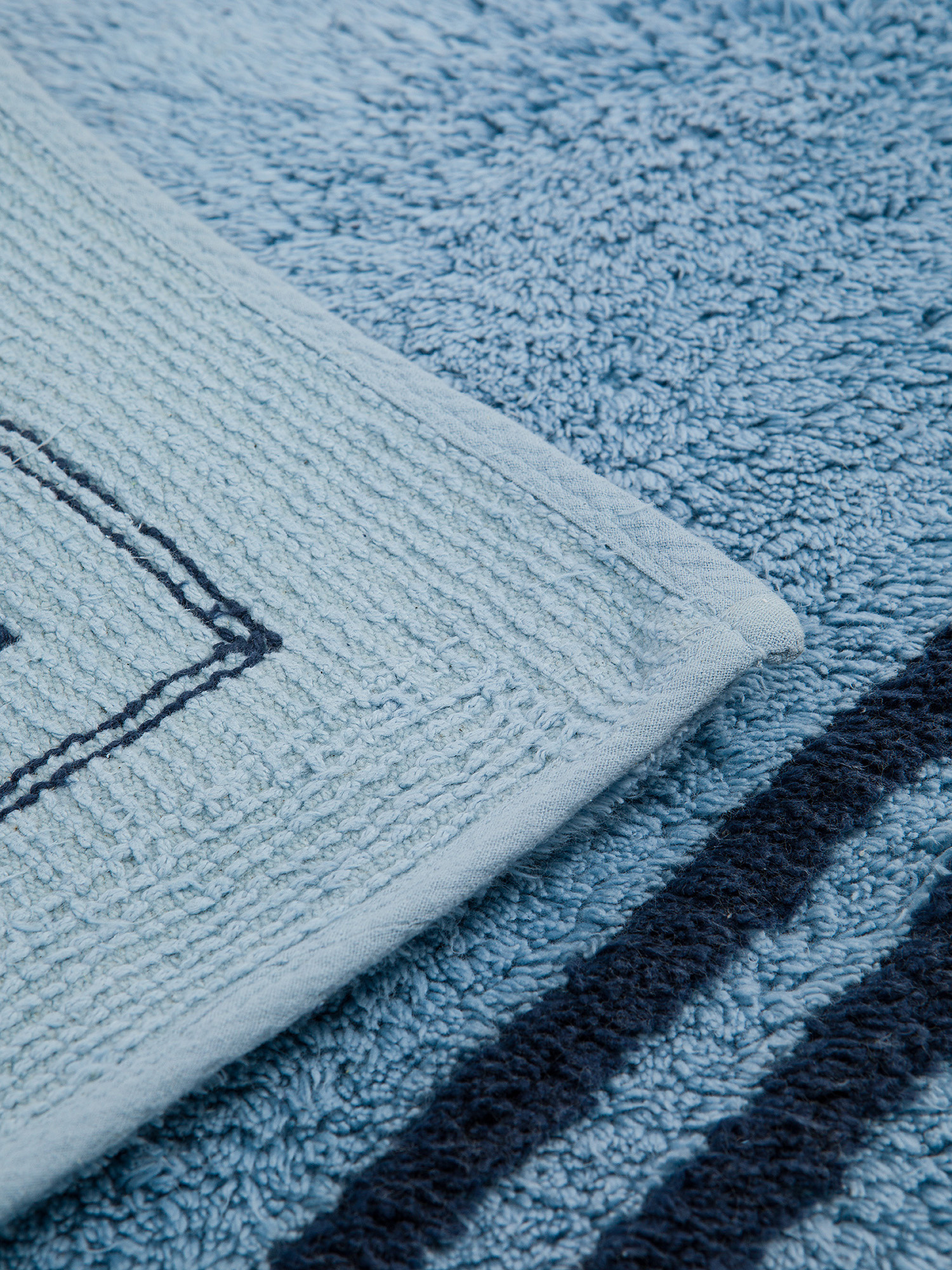 Tufted bathroom rug, Light Blue, large image number 1