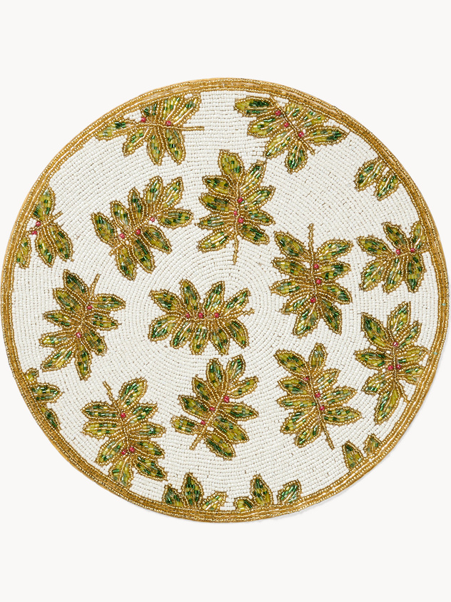 Holly-patterned placemat with beads