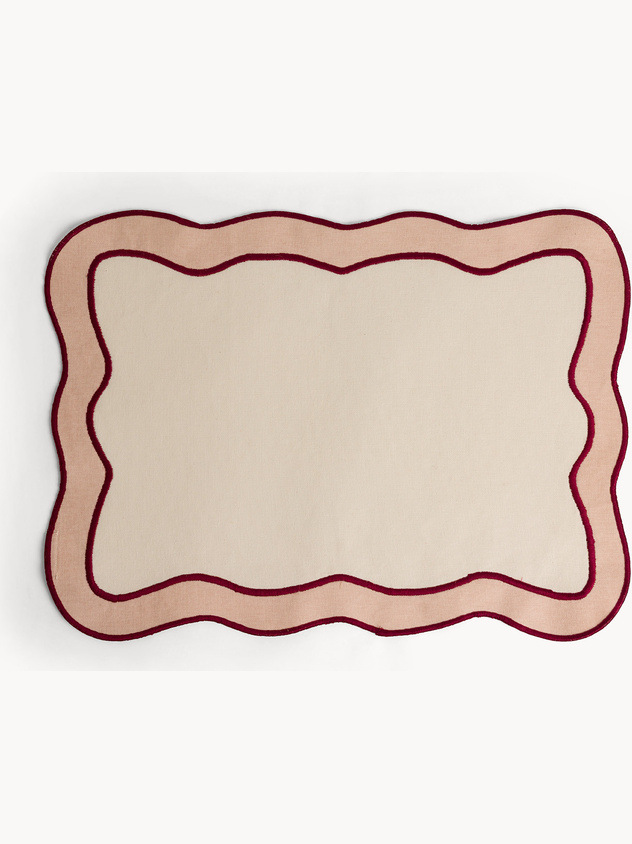 Pure cotton placemat with scalloped edges
