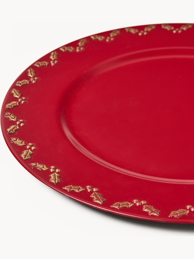 Round charger plate with a decorative edge