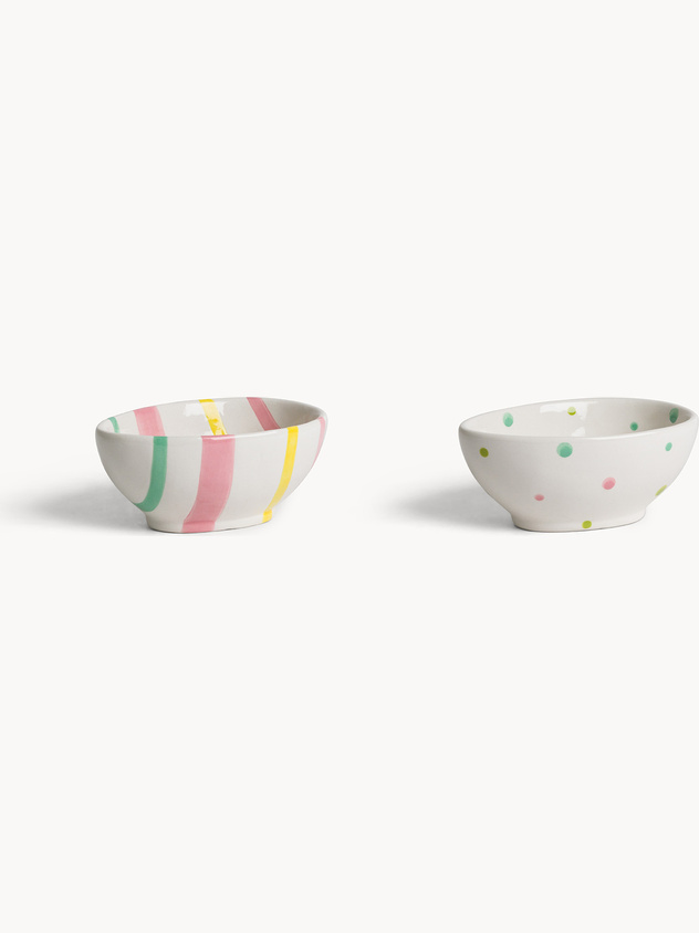 Egg-shaped ceramic cup