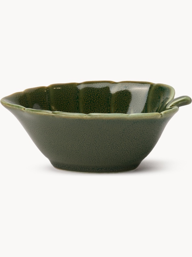 Porcelain bowl in the shape of a leaf
