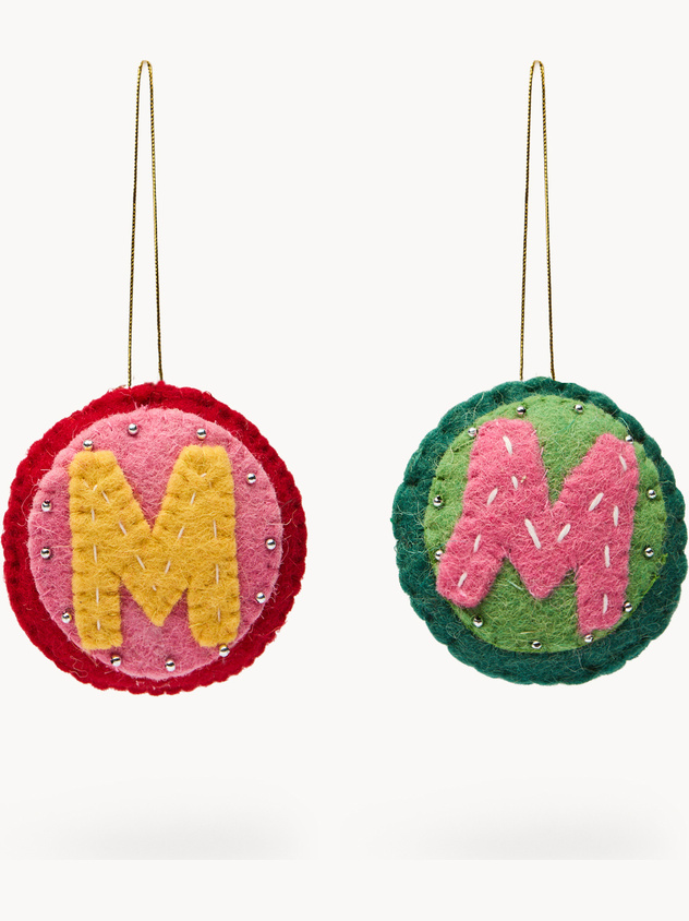 Pallina in feltro lettera M
