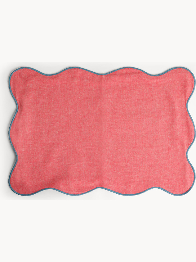 Cotton Placemat with Scalloped Edges and Overlock