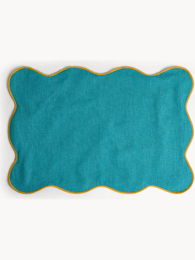 Tovaglietta in cotone con bordi smerlati e overlock