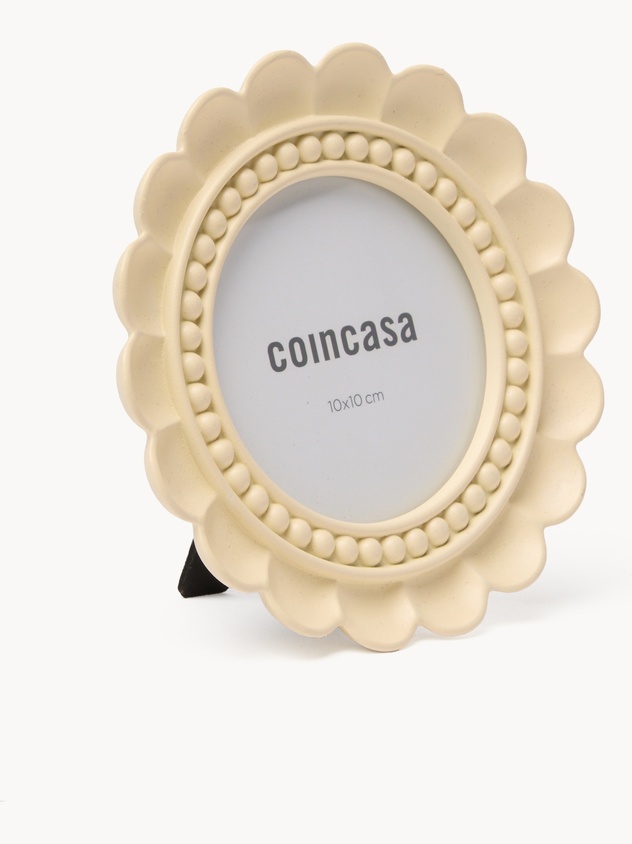 Photo frame with petal frame