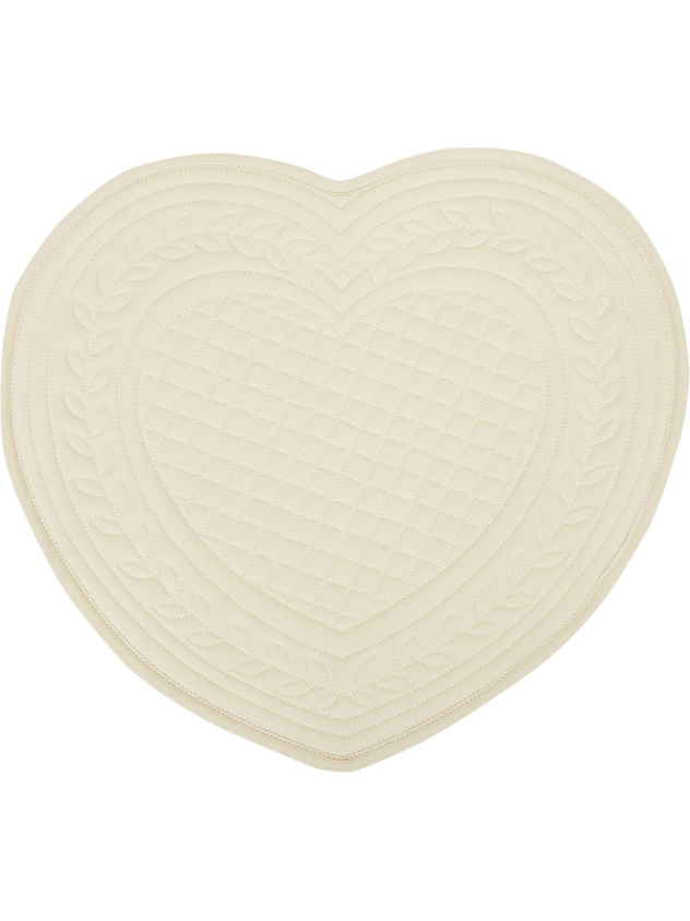 Quilted cotton heart-shaped table mat