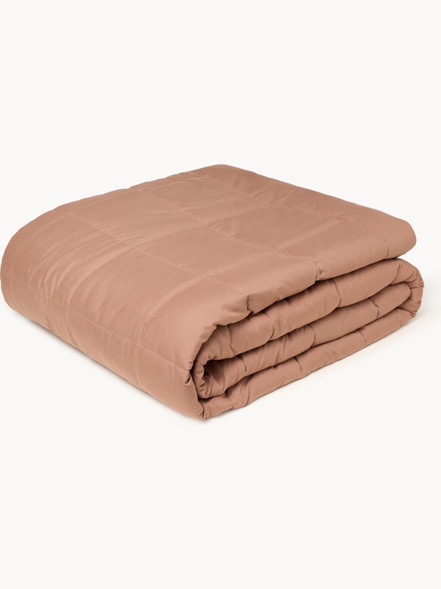 Microfiber bed quilt with aloe vera treatment