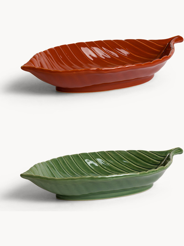 Leaf-patterned stoneware bowl