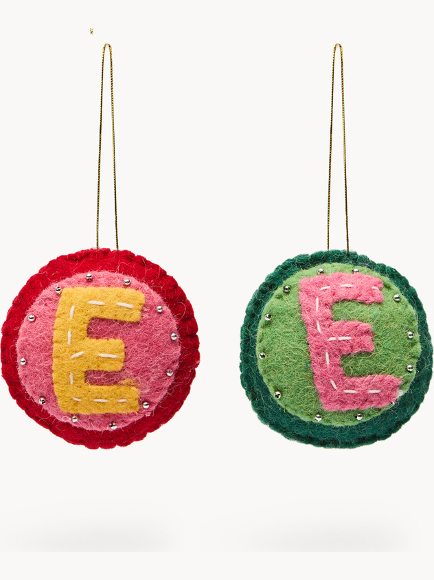 Pallina in feltro lettera E