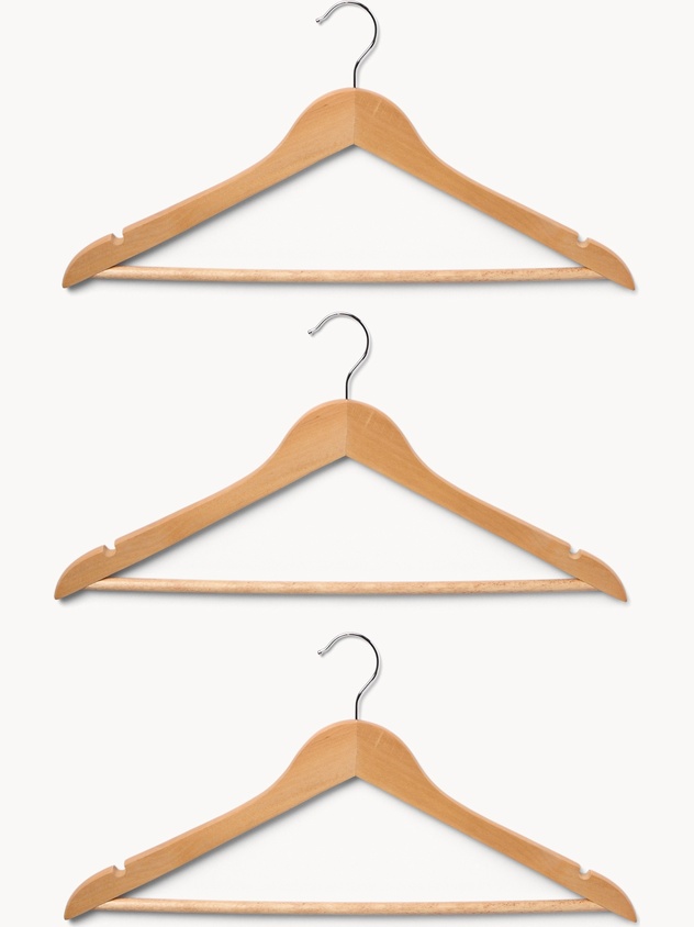 Set of 3 wooden hangers