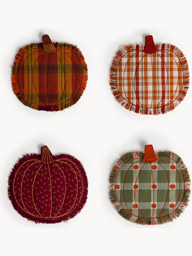 Pumpkin-shaped pure cotton potholder with fringe