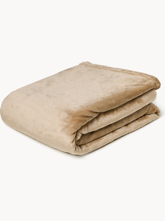 Solid-colored maxi fleece throw