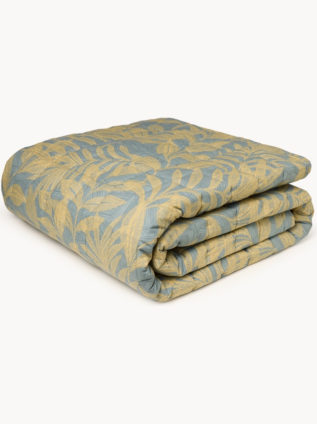 Leaf-patterned cotton percale quilt