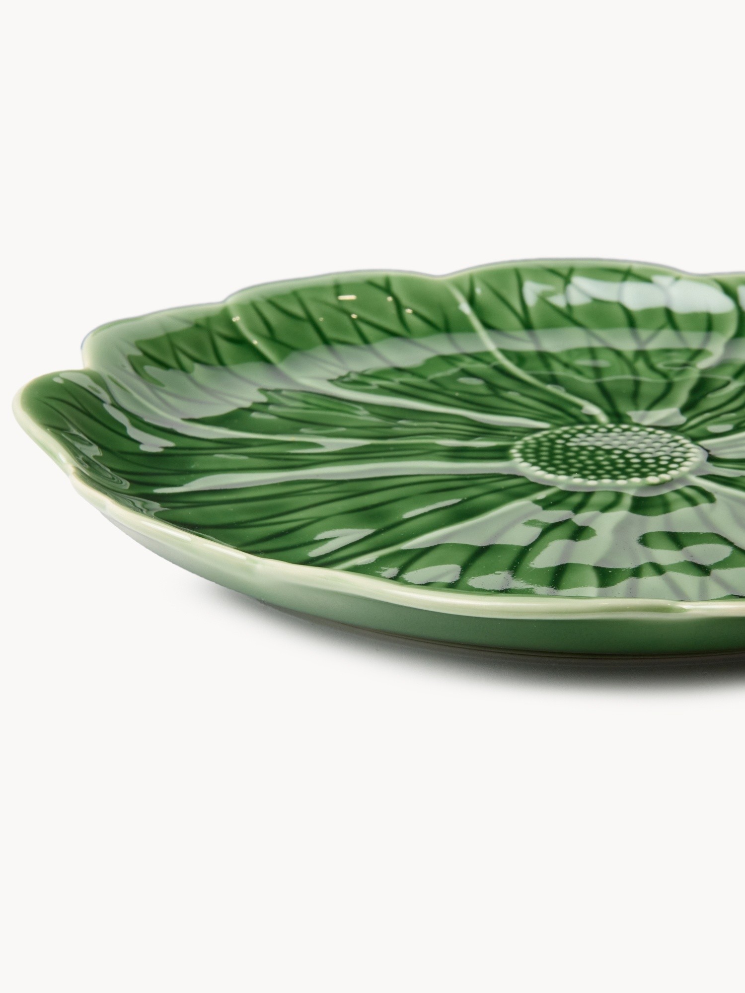 Cabbage-leaf-shaped porcelain serving dish, Green, large image number 1