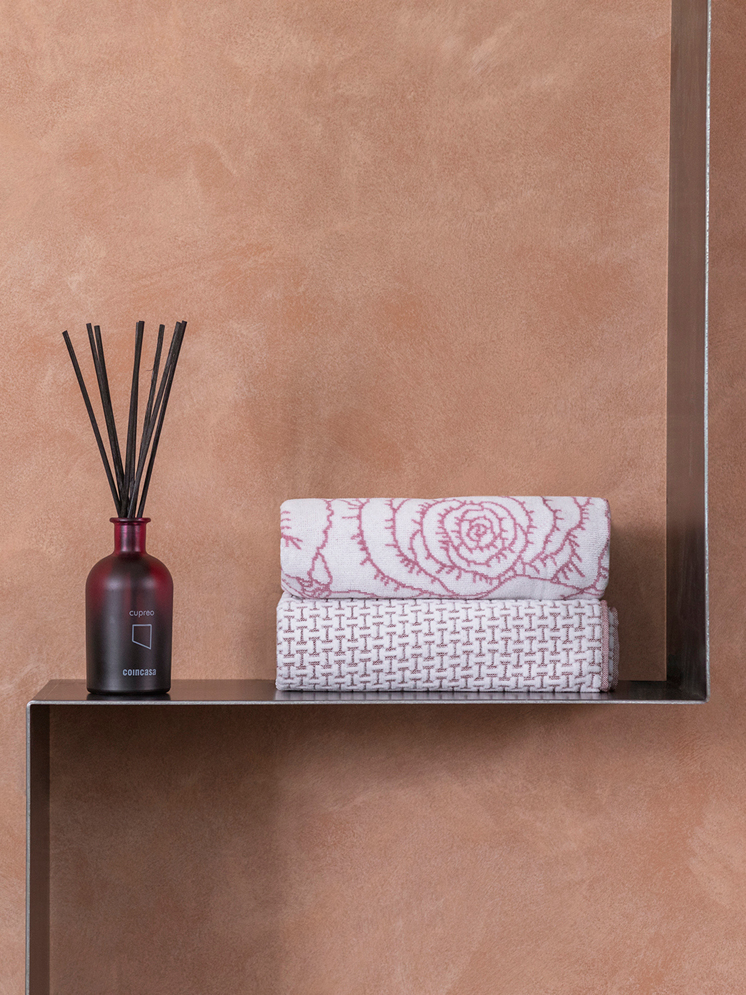 Cotton velor towel with roses motif, Dark Pink, large image number 3