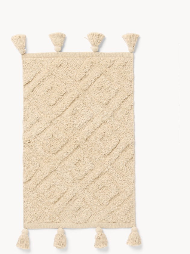 Tufted rug with geometric pattern and tassels - Discounted Price